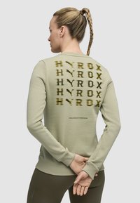 Спортивная толстовка Спортивная толстовка