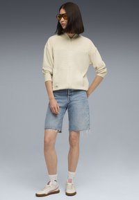 Спортивная толстовка Спортивная толстовка