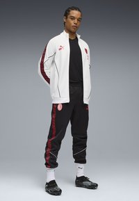 Спортивная куртка Спортивная куртка