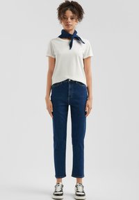 Короткие джинсы Короткие джинсы