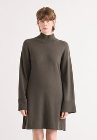 Вязаное платье Вязаное платье