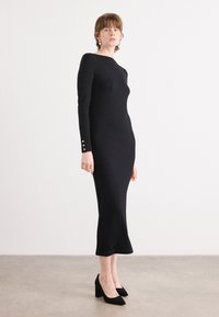 Платье футляр Платье футляр