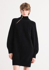 Вязаное платье Вязаное платье