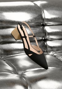 Туфли с ремешком Туфли с ремешком