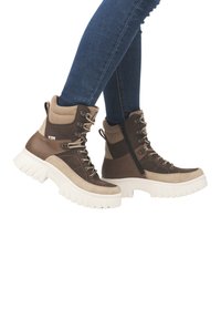 Широкие сапоги Широкие сапоги