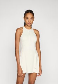 Спортивное платье Спортивное платье