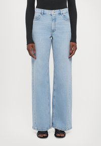 Джинсы бойфренда Джинсы бойфренда