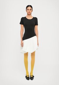 Короткое платье Короткое платье