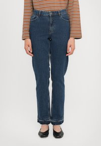 Джинсы Джинсы