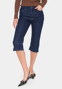 Короткие джинсы Короткие джинсы