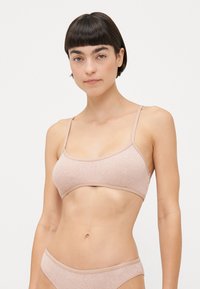 Бюстгальтер Бюстгальтер