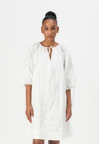 Короткое платье Короткое платье