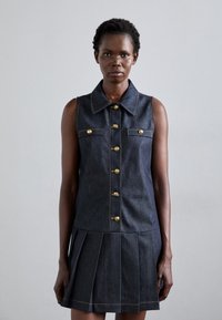 Короткое платье Короткое платье