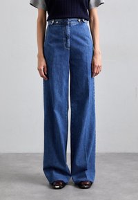 Джинсы Джинсы