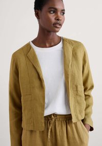 Короткая куртка Короткая куртка