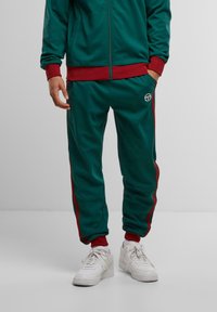 Спортивные штаны Спортивные штаны