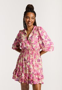 Короткое платье Короткое платье