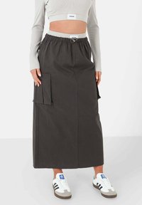 Юбка с накладными карманами Юбка с накладными карманами