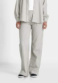 Широкие брюки Широкие брюки