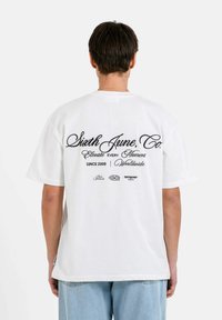 Футболка Футболка