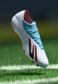 Футбольные бутсы Футбольные бутсы