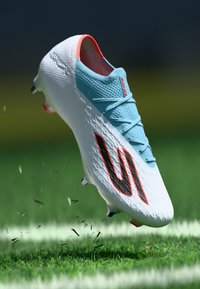 Футбольные бутсы Футбольные бутсы