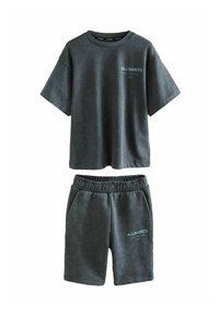 Шорты Шорты