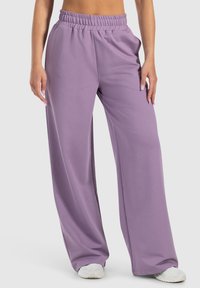 Спортивный костюм Спортивный костюм