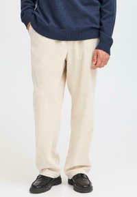 Вельветовые брюки Вельветовые брюки