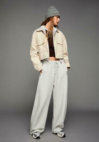 Куртка с накладнымит карманами Куртка с накладнымит карманами