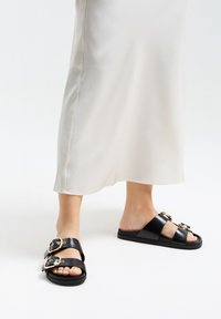 Шлепанцы Шлепанцы