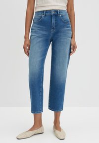 Короткие джинсы Короткие джинсы