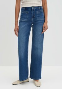 Клешеные джинсы Клешеные джинсы