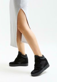 Высокие кеды Высокие кеды