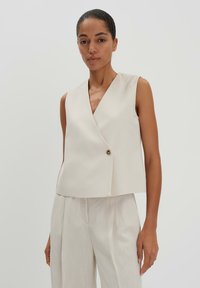 Жилет Жилет