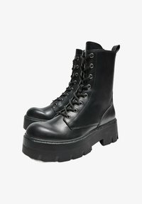 Ботинки на шнуровке Ботинки на шнуровке