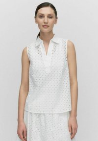 Блузка без рукавов Блузка без рукавов