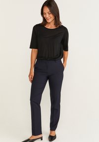 Узкие брюки Узкие брюки