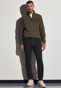 Узкие джинсы Узкие джинсы