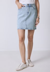 Джинсовая юбка Джинсовая юбка