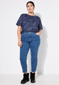 Короткие джинсы Короткие джинсы