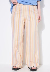 Широкие брюки Широкие брюки