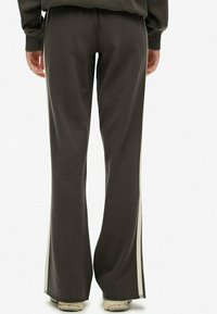 Спортивные штаны Спортивные штаны