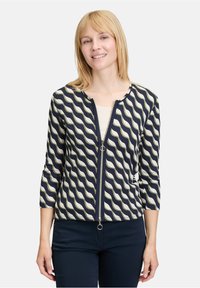 Вязаная кофта Вязаная кофта