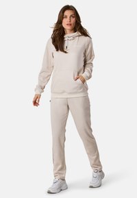 Спортивная толстовка Спортивная толстовка