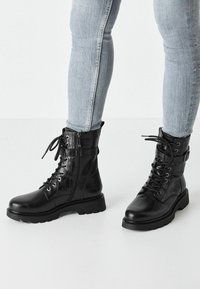 Ботинки на шнуровке Ботинки на шнуровке