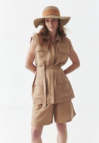 Длинный жилет Длинный жилет