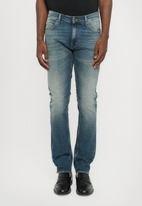 Узкие джинсы Узкие джинсы