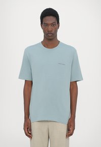 Футболка Футболка