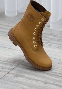 Ботинки на шнуровке Ботинки на шнуровке